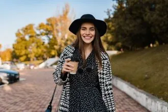 Sukienki idealne do jesiennych, codziennych stylizacji