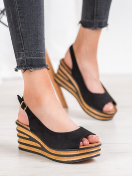 Lekkie zamszowe sandały