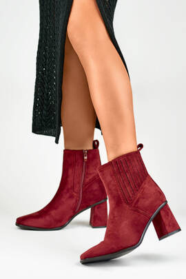 Bordowe botki damskie na słupku