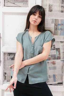 Bluzka z krótkimi rękawami zapinana na guziki - miętowa